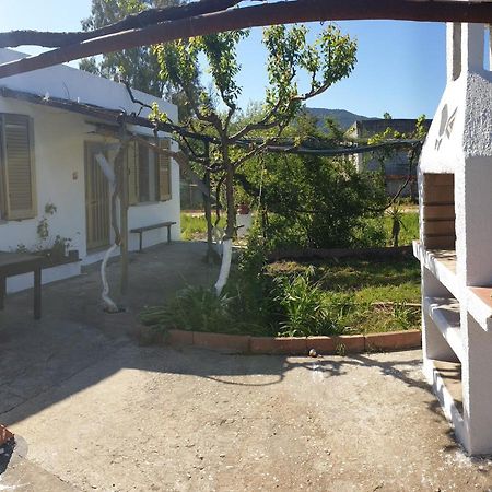 Cosy Home With Private Parking By The Sea Синискола Екстериор снимка